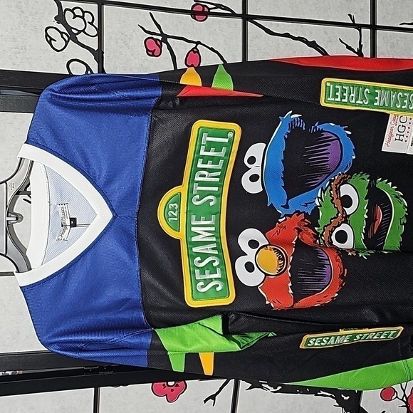 Sesame Street Hockey Jersey Size Medium NWT - Picture 8 of 10